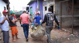 Prefeitura promove limpeza na Feirinha com foco na saúde pública