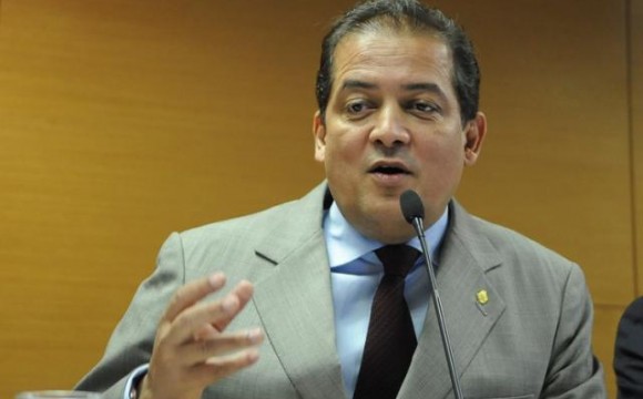 Eduardo Gomes destina emendas para APAEs do Tocantins
