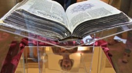 Bíblia no bolso salva a vida de motorista nos EUA