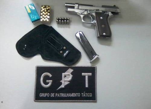 Empresário portando ilegalmente arma de fogo é levado à delegacia pela Polícia Militar em Araguaína