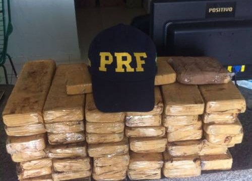 PRF Apreende 34kgs de maconha. Jovem de 24 anos foi preso
