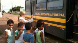 PRF leva Cinema rodoviário aos alunos de Escola Municipal e IFTO em Paraíso do Tocantins