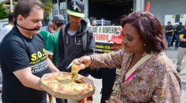 Policiais federais distribuirão pizza em aeroporto em protesto contra o Governo