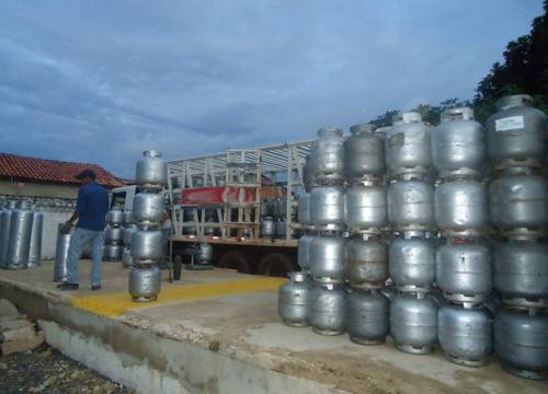 Comércio clandestino de gás de cozinha em Araguaína é alvo de operação