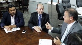 Governador e prefeito de Araguaína discutem parcerias em audiência proposta por Elenil da Penha