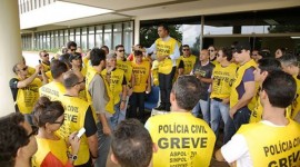 Policiais civis que estavam em greve receberão, em até 5 dias, salários descontados do Governo