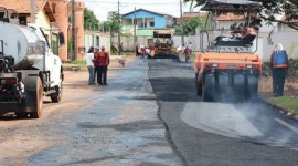 Prefeitura intensifica reconstrução de ruas com asfalto usinado nos bairros