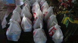 Alunos de escolinha de futebol da PM em Araguaína recebem cestas básicas