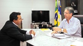 Governador atende Elenil e determina retomada das obras de pavimentação de dois setores de Araguaína