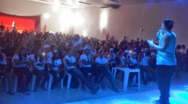 Crianças e adolescentes lotam show de Whindersson Nunes em Araguaína