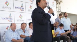 Elenil celebra chegada do asfalto aos setores Itaipu e Maracanã, em Araguaína