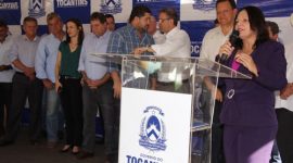 Governo do Estado entrega veículos e equipamentos ao Ruraltins; Valderez discursa em favor do produtor rural