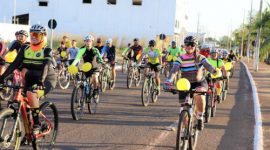 Pedal Amarelo reúne quase 100 pessoas em Araguaína para divulgar cuidados no trânsito