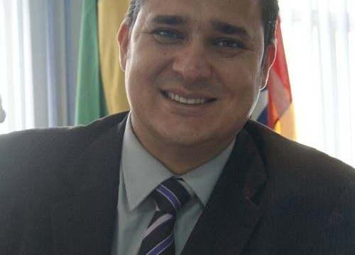 Prefeito define Divino Bethânia como líder do Executivo na Câmara