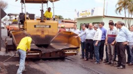 Estado entrega 17 ambulâncias a municípios da região e beneficia Araguaína com R$ 72 milhões para pavimentar e reconstruir ruas e avenidas