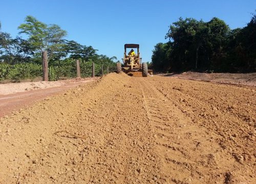 Prefeitura reconstrói estradas vicinais da zona rural de Araguaína