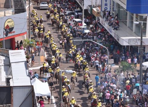 Dimas participa da abertura oficial da Expoara 2015 na Cavalgada