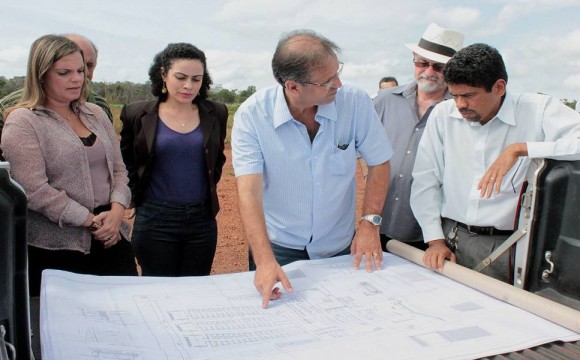 Governador visita área de construção do Complexo Prisional