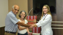 Instituto Oncológico do Tocantins doa 200 latas de sardinha à ONG Mais Ação Menos Câncer de Araguaína