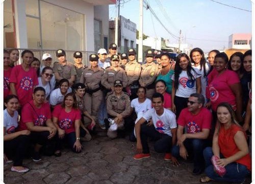 Policiais militares participam da caminhada “Outubro Rosa” em Araguaína