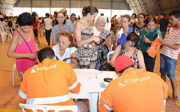 Depois de sorteio de endereços, famílias realizam vistorias nas casas