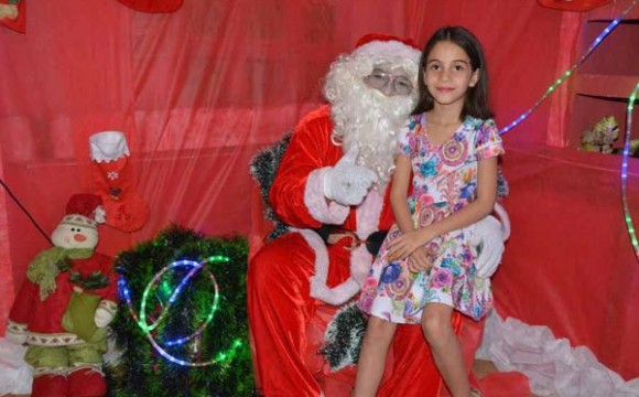 Papai Noel faz abertura oficial da Vila de Natal em Araguaína