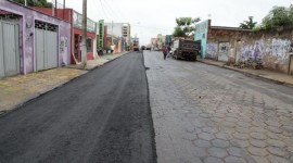 Iniciada recuperação da Rua Primeiro de Janeiro com CBUQ