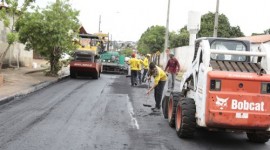 Reconstrução das ruas de Araguaína continua em setores diferentes