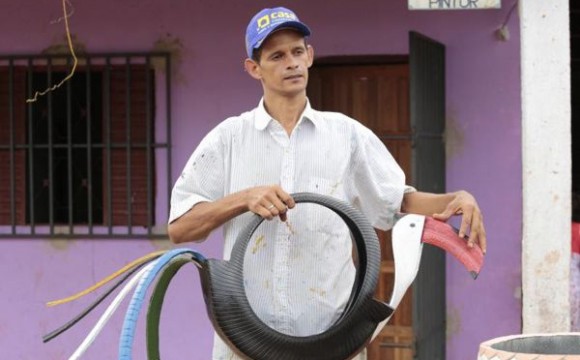 Nossa Araguaína: artesão transforma pneus velhos em obras de arte