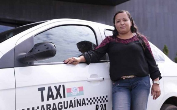Taxista representa avanço da mulher na sociedade