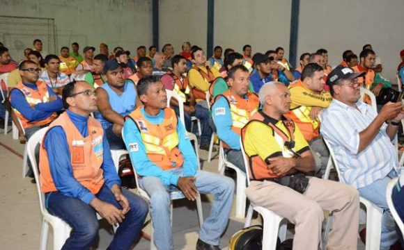 Taxistas e mototaxistas solicitam combate urgente ao transporte clandestino