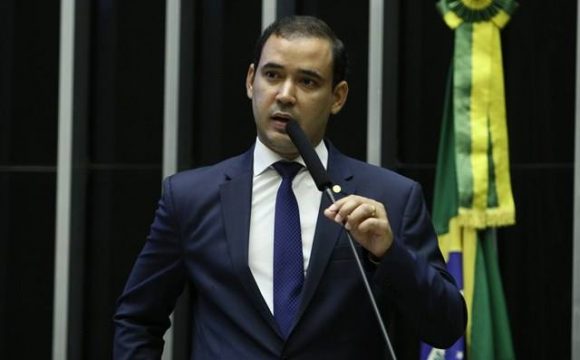 Vicentinho Júnior foi o único parlamentar da Bancada Tocantinense a votar a FAVOR DOS SERVIDORES na madrugada desta quarta-feira