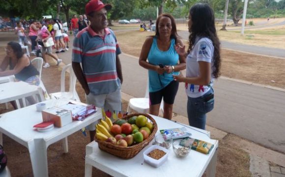 Colaboradoras do HMA levaram informações sobre o combate ao fumo e ao colesterol ruim ao Parque Cimba