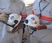 Eletricistas usam novo equipamento de proteção