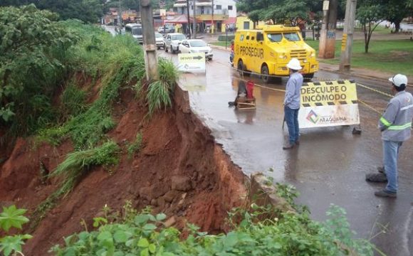 Após forte chuva, Prefeitura faz trabalho em conjunto para minimizar transtornos em Araguaína