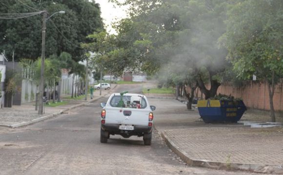 Carros fumacê ajudam no combate ao Aedes em Araguaína