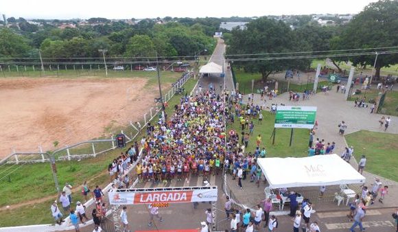 Atletas profissionais e amadores juntos na Corrida do Trabalhador de Araguaína