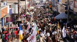 Seis mil pessoas participam de cavalgada da Expoara