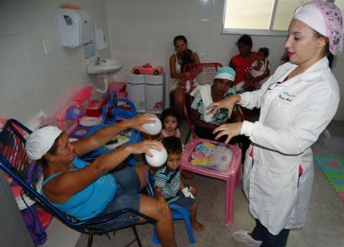 Aleitamento materno foi tema de conversa entre nutricionistas do HMA e mães de pacientes