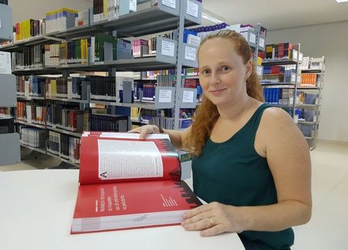 Professora Myrella, da FACIT, é co-autora de livro nacional na área da Odontologia