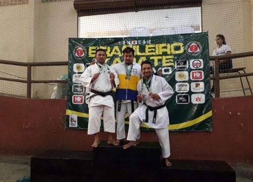 Professores caratecas são medalhistas em competição nacional