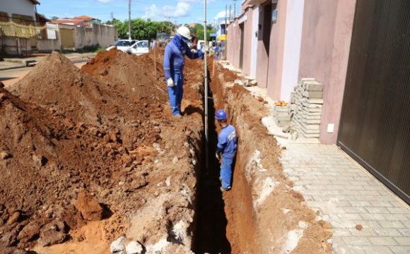 Rede de água implantada em calçadas evitará prejuízos na pavimentação