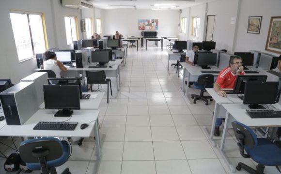 Biblioteca Municipal atrai estudantes que se preparam para concursos e vestibulares