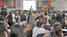 Mais de 400 profissionais da região participam de conferência sobre autismo