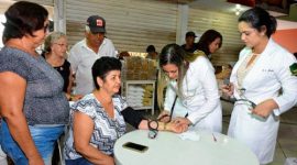 Prefeitura homenageia mulheres feirantes no Mercado Municipal