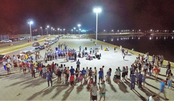 Sarau Jovem reúne poesia e música na Via Lago