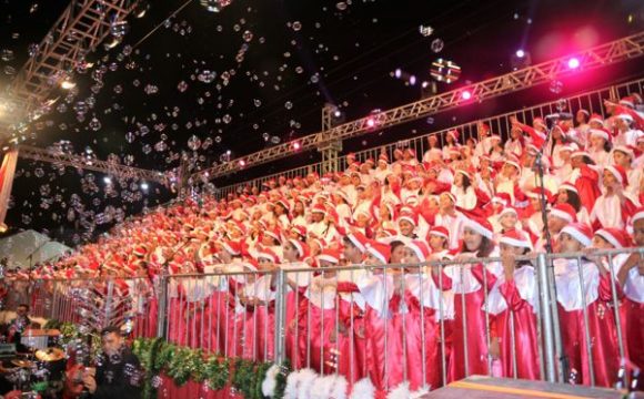 Cantata de Natal emociona público na Praça das Nações