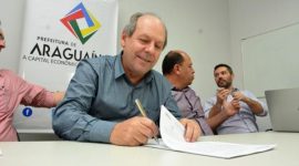 Dimas assina contrato do Complexo de Turismo e Negócios Via Lago