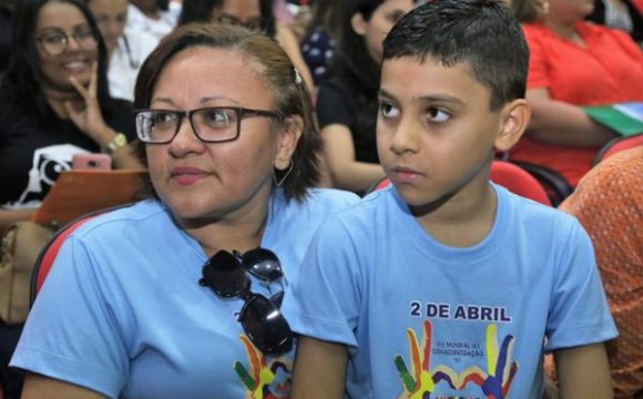 Mais de 300 pessoas participam do 1º Simpósio Conhecendo o Autismo em Araguaína