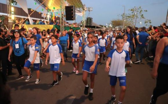Cerca de 22 mil pessoas prestigiam o Desfile Cívico de Independência do Brasil em Araguaína